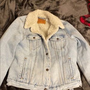 LIKE NEW Levi’s Trucker Jacket